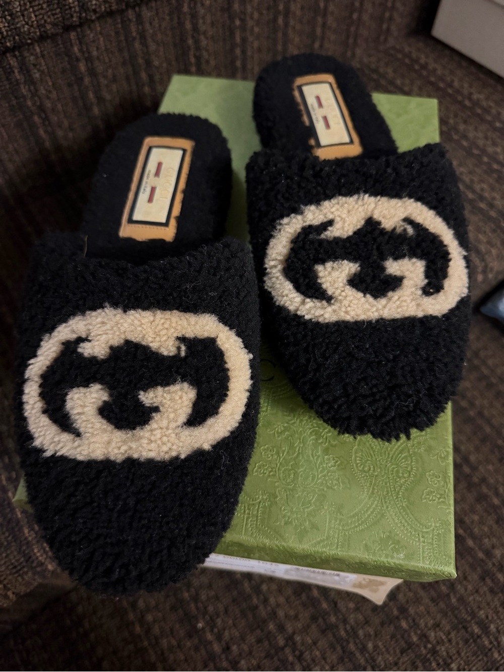 Gucci Black and Cream Shearling Logo Mule Slippers